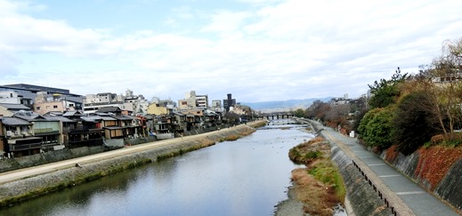 on Shijo-ohashi in Jan 2020